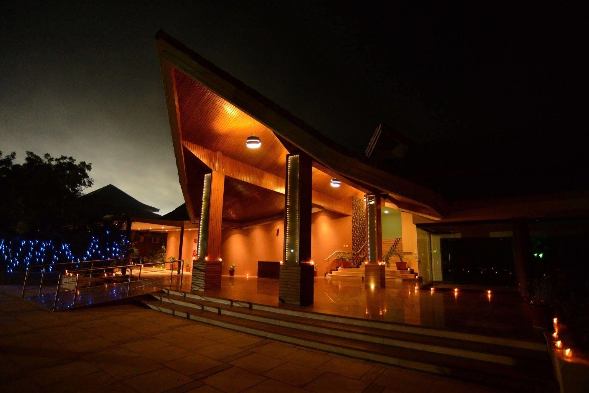 Palm Green Club Resort Jetalpur Exteriör bild