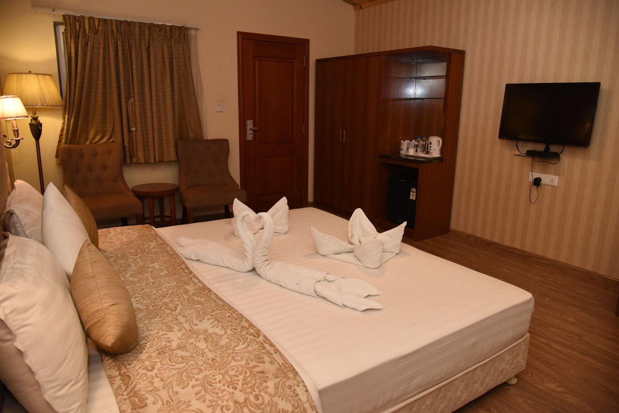Palm Green Club Resort Jetalpur Exteriör bild