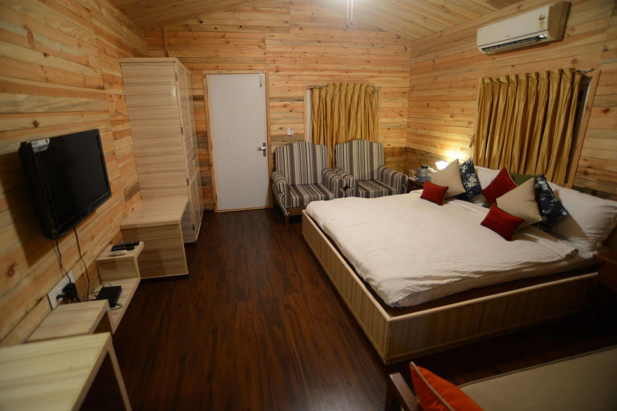 Palm Green Club Resort Jetalpur Exteriör bild