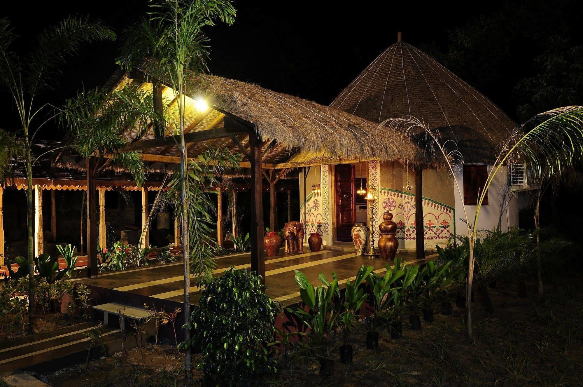 Palm Green Club Resort Jetalpur Exteriör bild