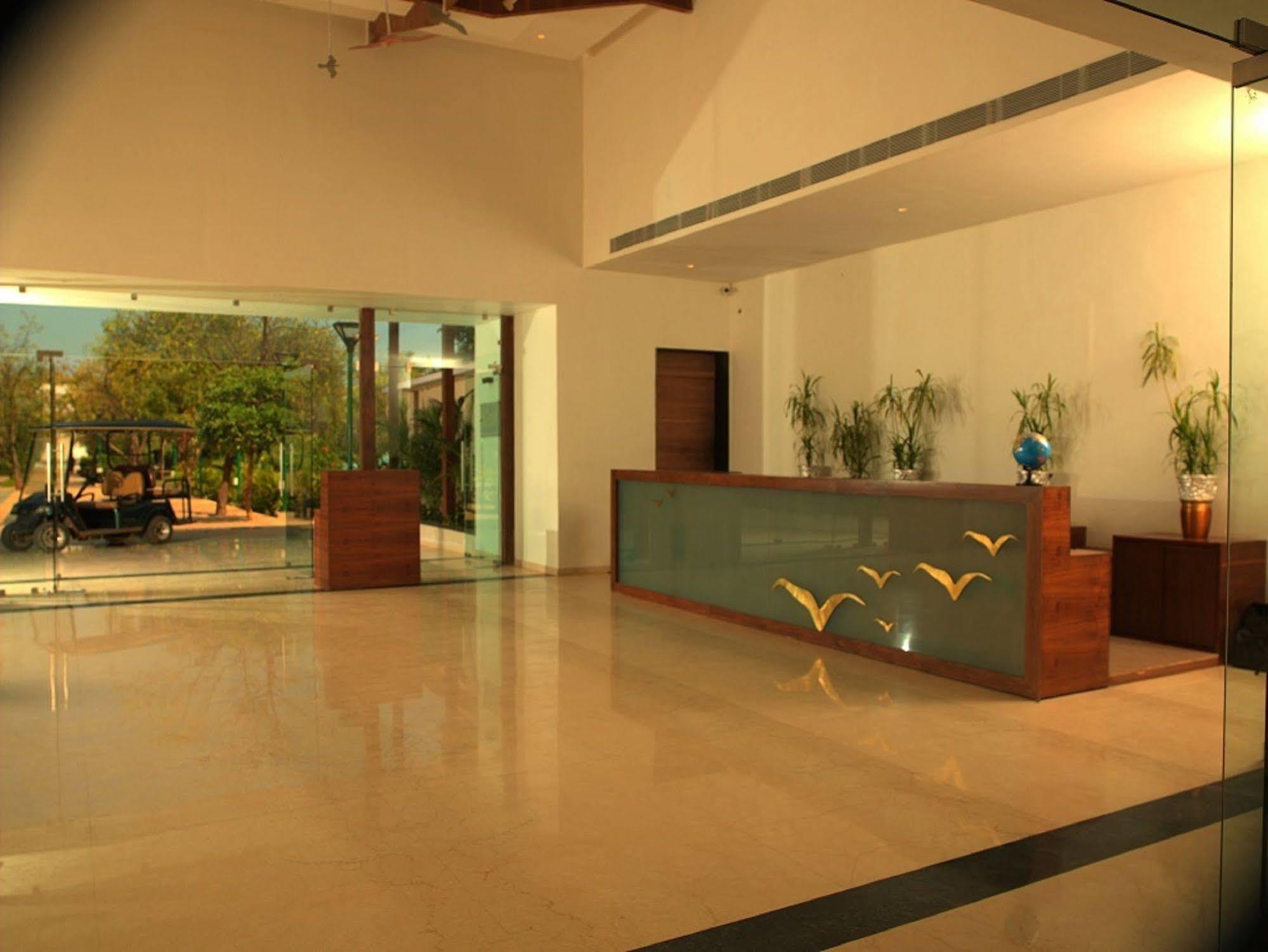 Palm Green Club Resort Jetalpur Exteriör bild